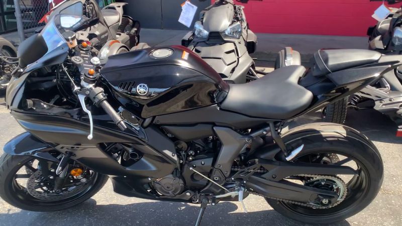 New 2025 Yamaha YZF-R7 Image 5
