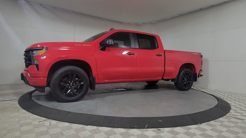 2023 Chevrolet Silverado 1500 Custom photo 4