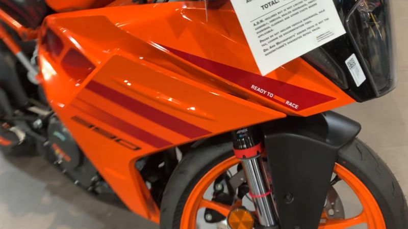 New 2024 KTM RC 390 Image 6