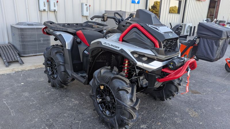 2025 Can-Am OUTLANDER XMR 1000 HYPER SILVER AND LEGION RED Image 2