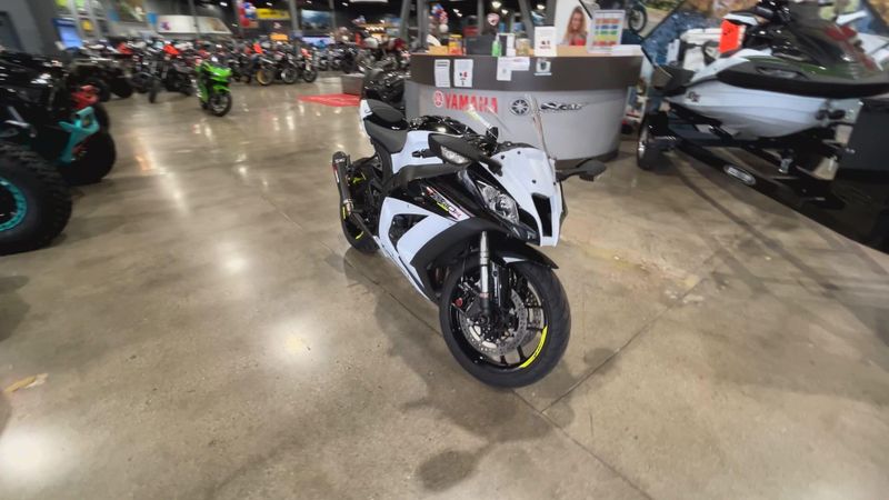 2013 Kawasaki NINJA ZX10R Image 2