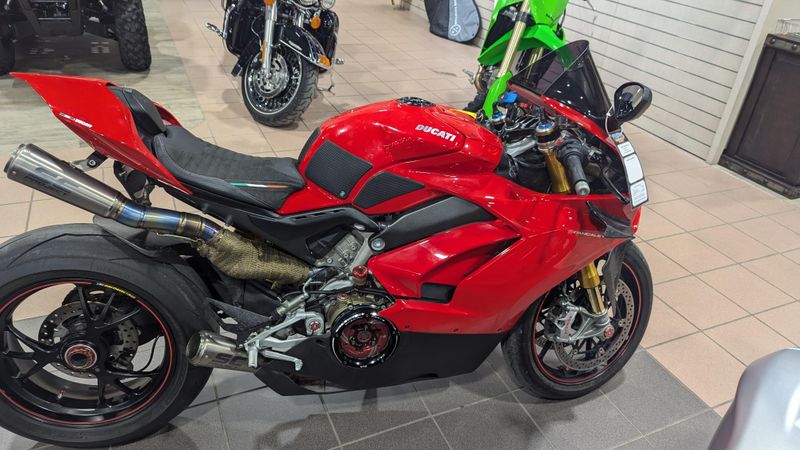 2019 DUCATI PANIGALE V4 S in a RED exterior color. Family PowerSports (877) 886-1997 familypowersports.com 