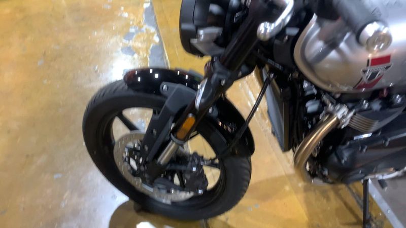 New 2025 Triumph SPEED TWIN 900 Image 2