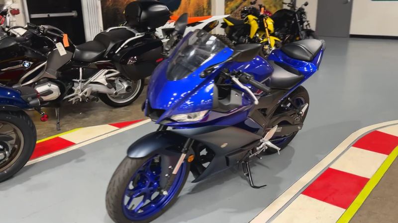 Used 2023 Yamaha YZF R3 Image 8