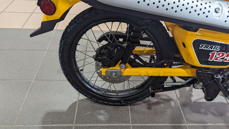 2024 Honda TRAIL 125 TURMERIC YELLOWImage 15