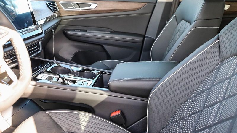 2025 Volkswagen Atlas 2.0T SEL Premium R-LineImage 19