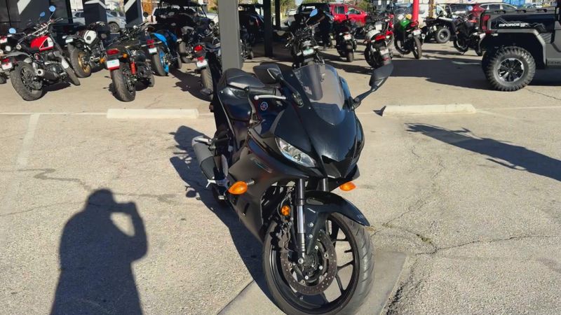 Used 2023 Yamaha YZF-R3 ABS Image 3