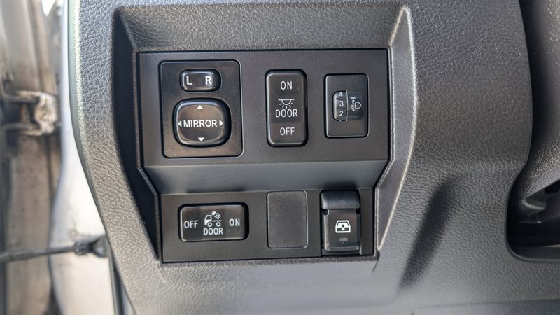 Used 2015 Toyota Tundra 4WD Truck Image 17