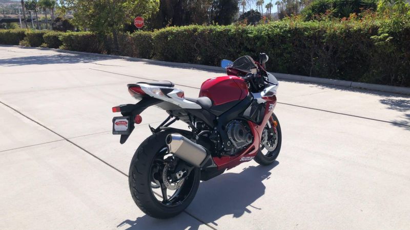 New 2027 Suzuki GSX-R600 Image 3