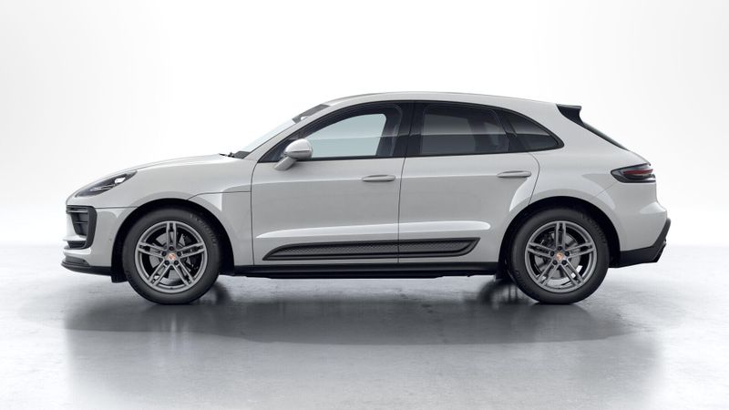 2025 Porsche Macan BaseImage 2