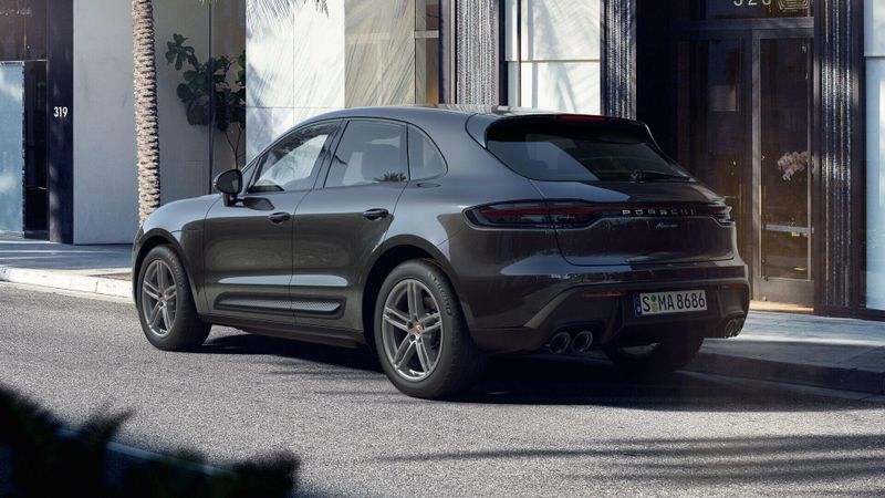 2025 Porsche Macan BaseImage 3