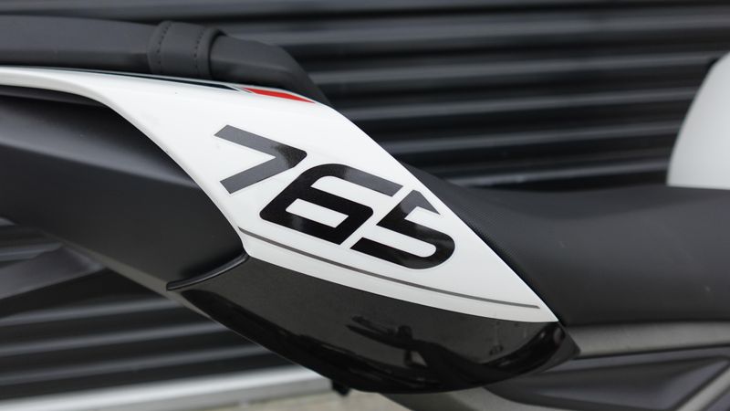 New 2025 Triumph Street Triple 765 R 
