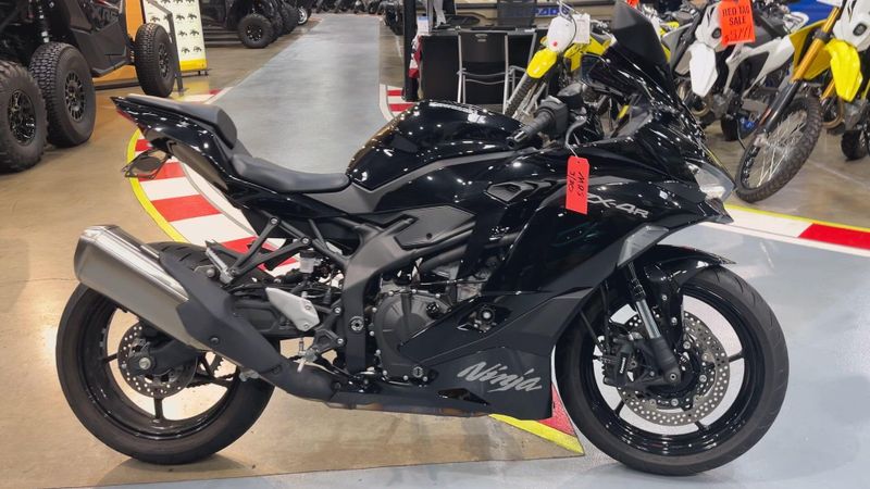 Used 2024 Kawasaki Ninja ZX-4R ABS Image 5