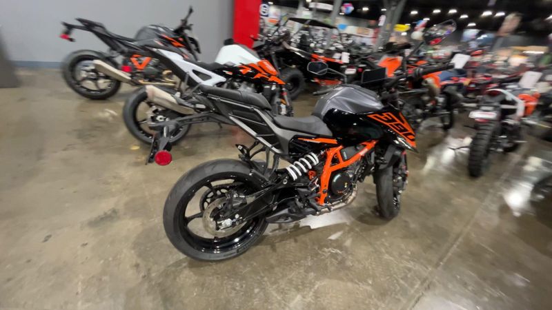 New 2026 KTM 390 DUKE Image 8
