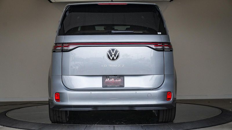 New 2025 Volkswagen ID. Buzz Image 3