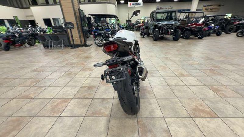 New 2025 Honda CB750 HORNET Image 3