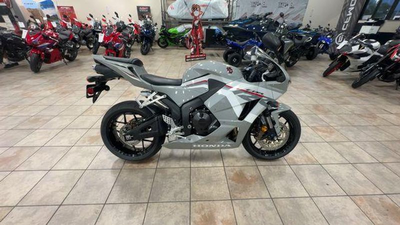 New 2026 Honda CBR600RR Image 5