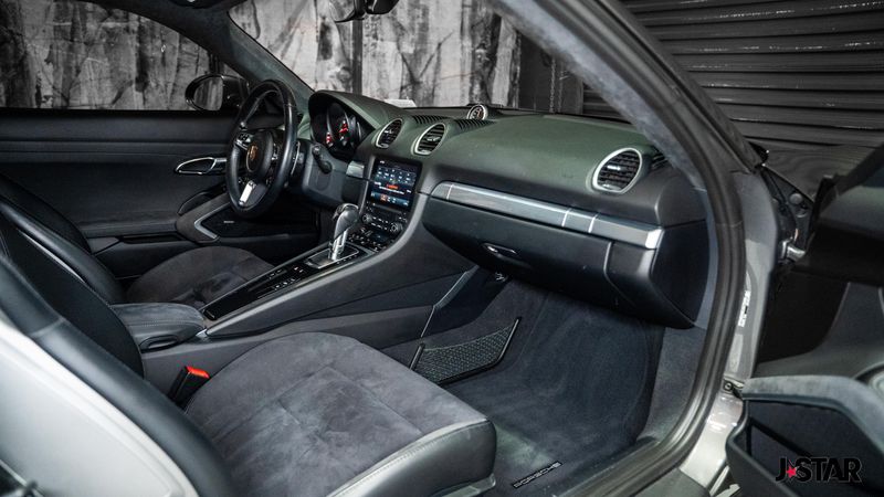 2018 Porsche Cayman GTS photo 13