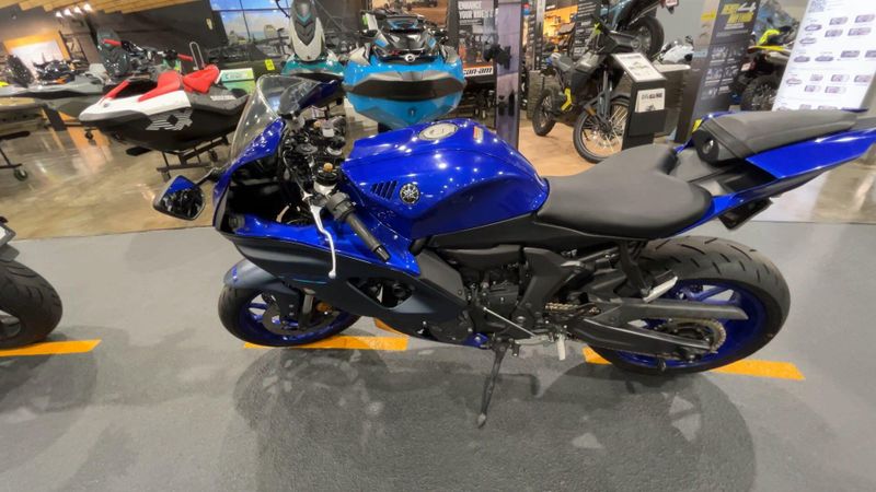 Used 2023 Yamaha YZF-R7 Image 5