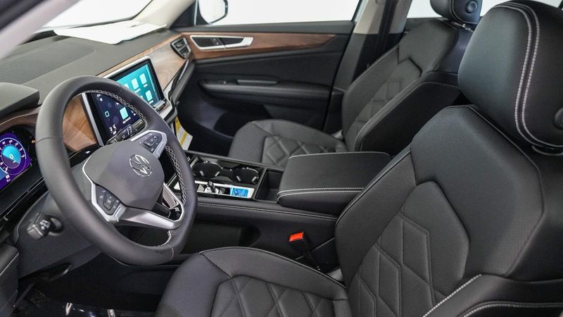 2025 Volkswagen Atlas 2.0T SE w/TechnologyImage 18