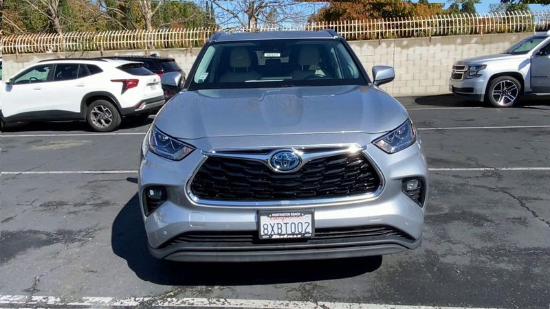 2021 Toyota Highlander LimitedImage 4