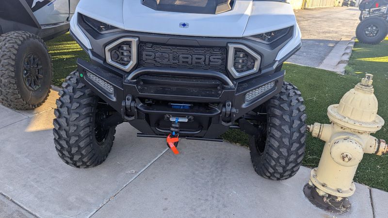 2025 POLARIS RANGER CREW XD 1500 NORTHSTAR EDITION ULTIMATE GHOST WHITE METALLIC SMOKE in a GHOST WHITE METALLIC SMOKE exterior color. Family PowerSports (877) 886-1997 familypowersports.com 