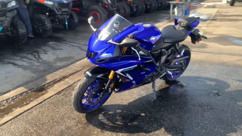 Used 2025 Yamaha YZF-R7 CA Image 5
