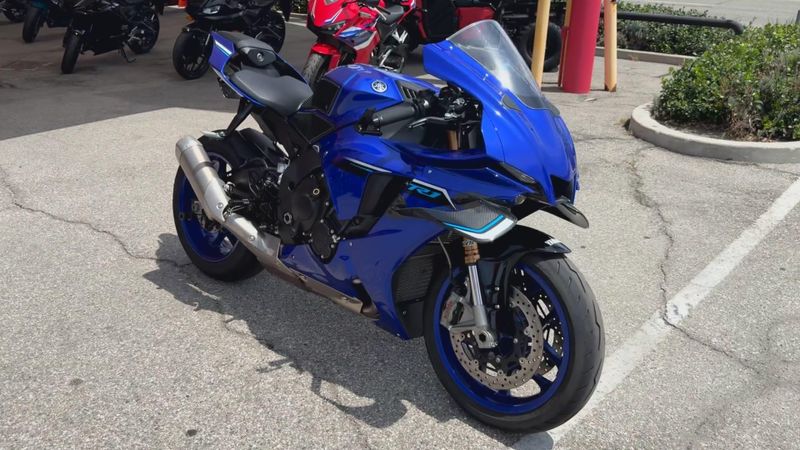 Used 2025 Yamaha YZF-R1 Image 2