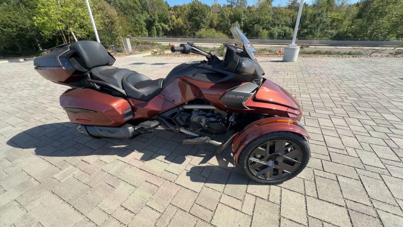 New 2026 Can-Am SPYDER F3 LIMITED SPECIAL SERIES (SE6) Image 2