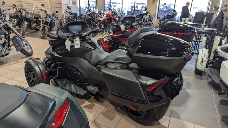 2024 CAN-AM SPYDER RT LIMITED CARBON BLACKImage 4