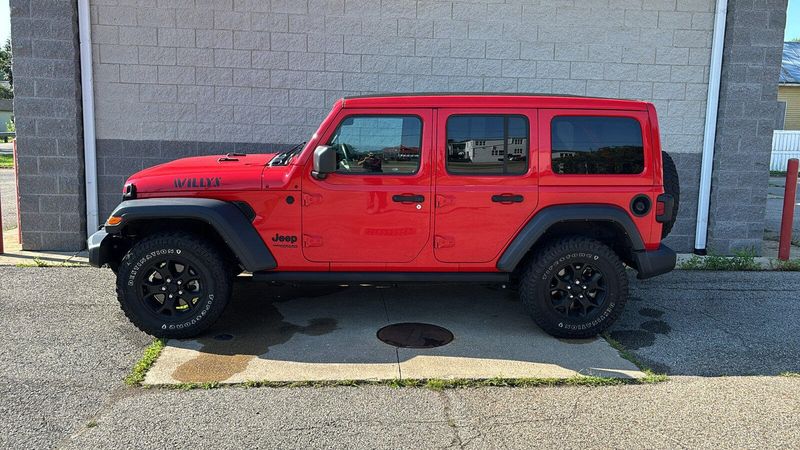 2022 Jeep Wrangler Unlimited WillysImage 2
