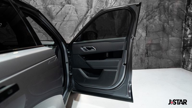 2023 Land Rover Range Rover Velar R-Dynamic S photo 9