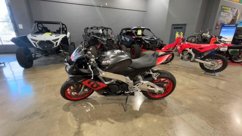 Used 2018 Aprilia RSV4 RF Image 5