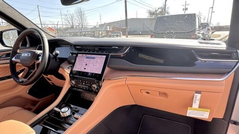 New 2025 Jeep Grand Cherokee L Summit Reserve 4x4Image 14