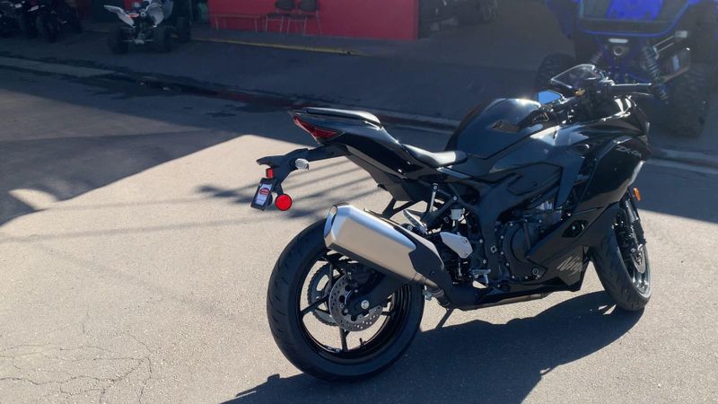 New 2026 Kawasaki NINJA ZX-4R ABS Image 4