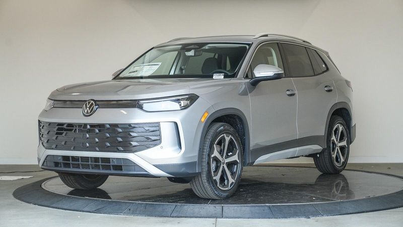 New 2025 Volkswagen Tiguan 2.0T SEImage 1
