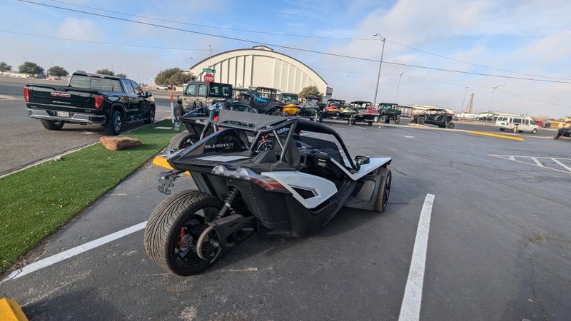 2024 Polaris SLINGSHOT SLR MANUALImage 5