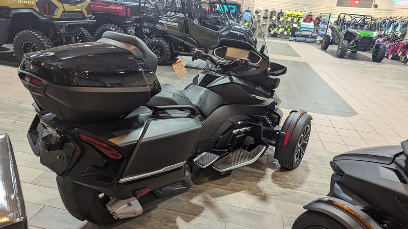 2024 Can-Am SPYDER RT LIMITED CARBON BLACK WITH PLATINUMImage 6