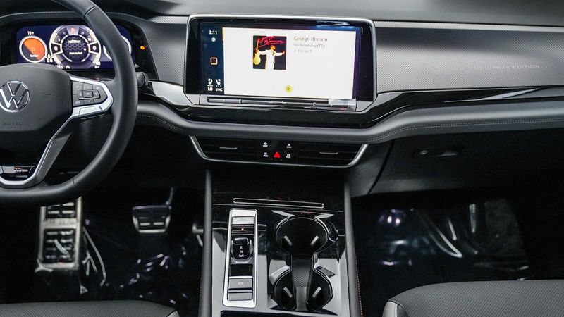 New 2025 Volkswagen Atlas 2.0T Peak EditionImage 14