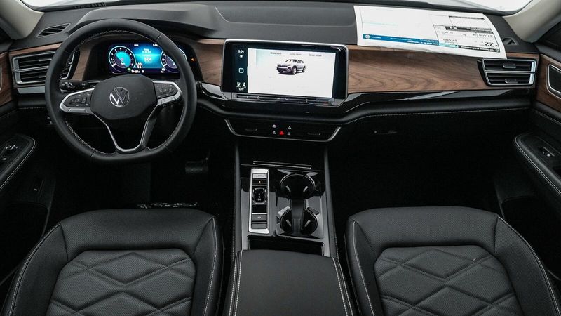 2025 Volkswagen Atlas 2.0T SE w/TechnologyImage 13
