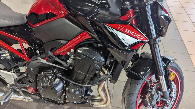 2024 Kawasaki Z900 ABS CANDY PERSIMMON RED AND EBONYImage 9