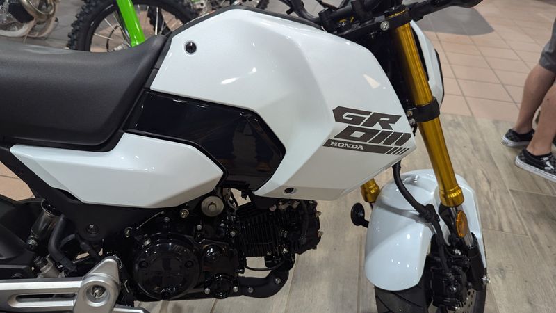 2025 Honda GROM BASE PEARL WHITEImage 11