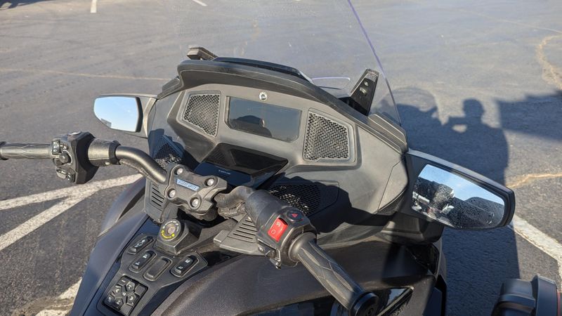 2022 Can-Am SPYDER RT BASEImage 8