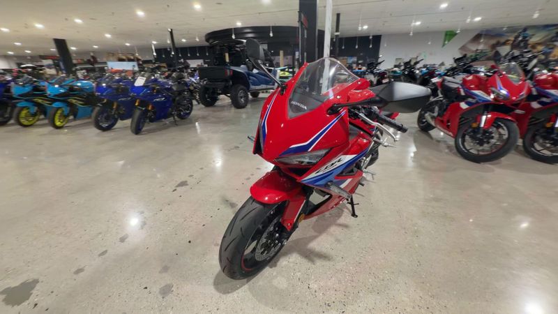 New 2026 Honda CBR650R E-CLUTCH Image 7
