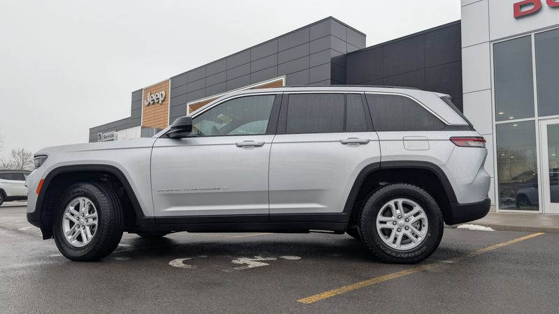 New 2025 Jeep Grand Cherokee Laredo 4x4Image 8