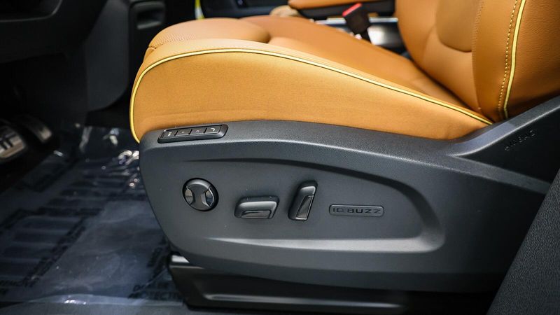 2025 Volkswagen ID. Buzz Image 24