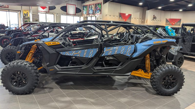 2025 Can-Am MAVERICK MAX RS 72 TURBO RR SCANDI BLUE AND ORANGE CRUSHImage 2