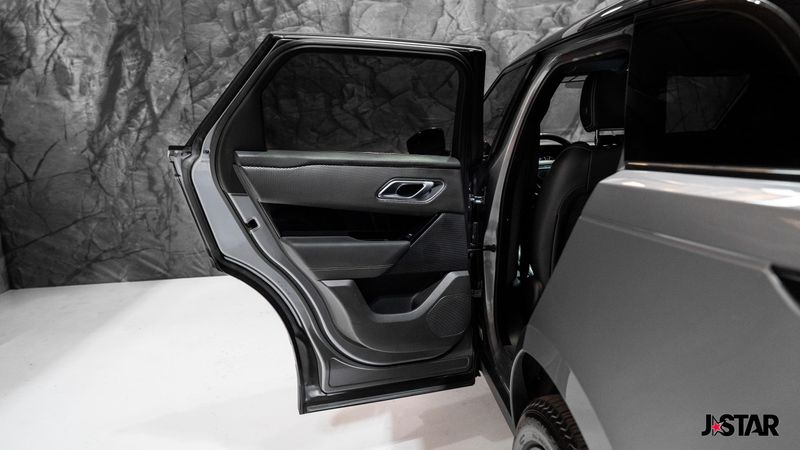 2023 Land Rover Range Rover Velar R-Dynamic S photo 12