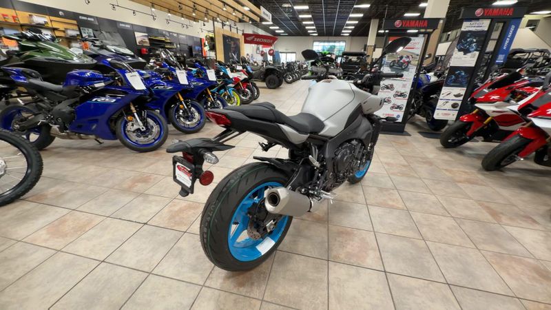 New 2026 Yamaha MT-10 Image 9