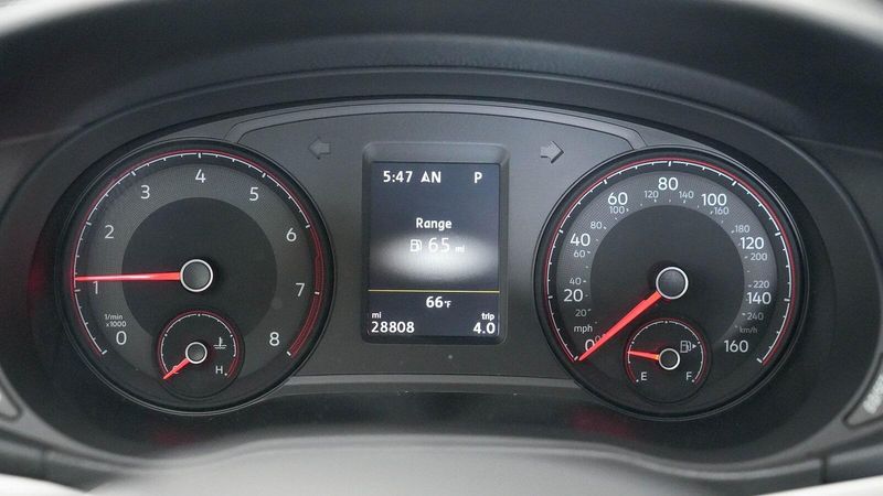 2022 Volkswagen Passat 2.0T SEImage 22